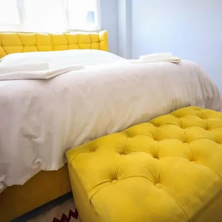 Colorful Oasis With Sunny Balcony Apartment Tirana