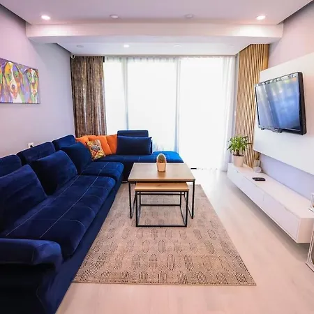 Apartment Colorful Oasis With Sunny Balcony Tirana